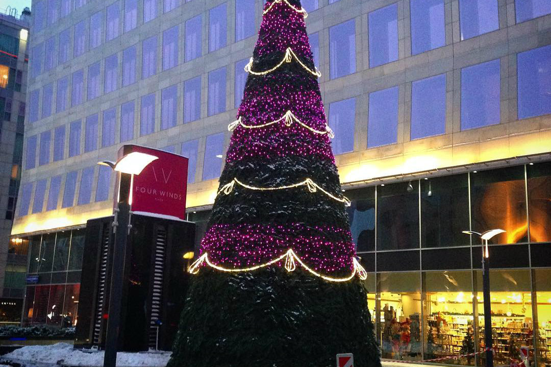 новогодняя елка в бизнес центре 4 Winds Plaza на Белорусской